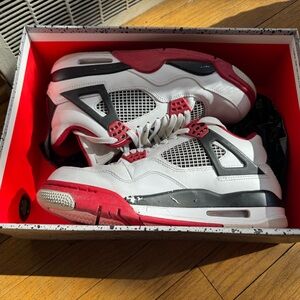 Air Jordan 4 Retro Fire Red – Size 8 – Rare 2012 Release